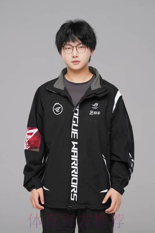 Fly发布个人春季赛定妆照拍摄花絮并配文:新起点,全力以赴 Fly发布个人春季赛定妆照拍摄花絮并配文:新起点,全力以赴